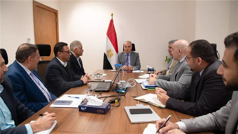 الدكتور سويلم يتابع إجراءات تطوير منظومة صيانة الترع والمنشآت المائية وإدارة وتوزيع المياه استعدادا للموسم الصيفي القادم 