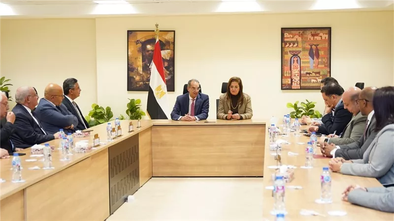 وزيرا التخطيط والاتصالات يشهدان توقيع بروتوكول تعاون بشأن تنفيذ أنشطة محور التمكين الاقتصادى للمشروع القومى لتنمية الأسرة المصرية