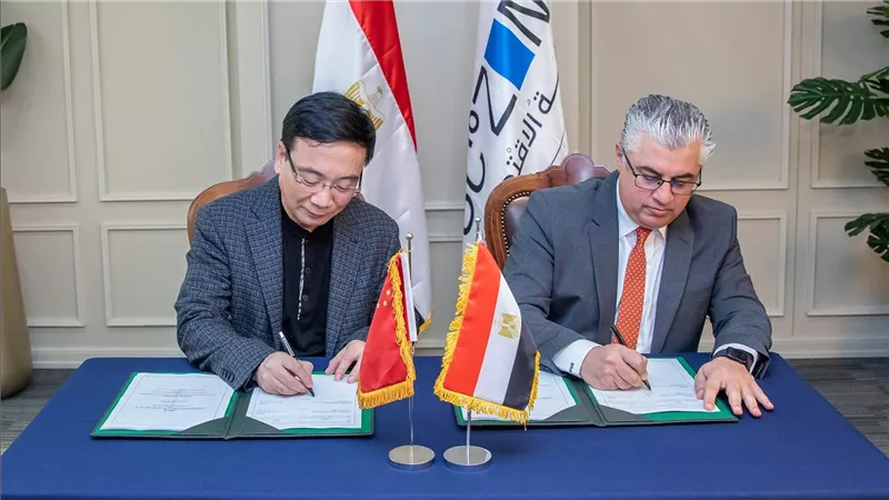 اقتصادية قناة السويس توقع عقد مشروع شركة هينيواى الصينية في منطقة القنطرة غرب الصناعية