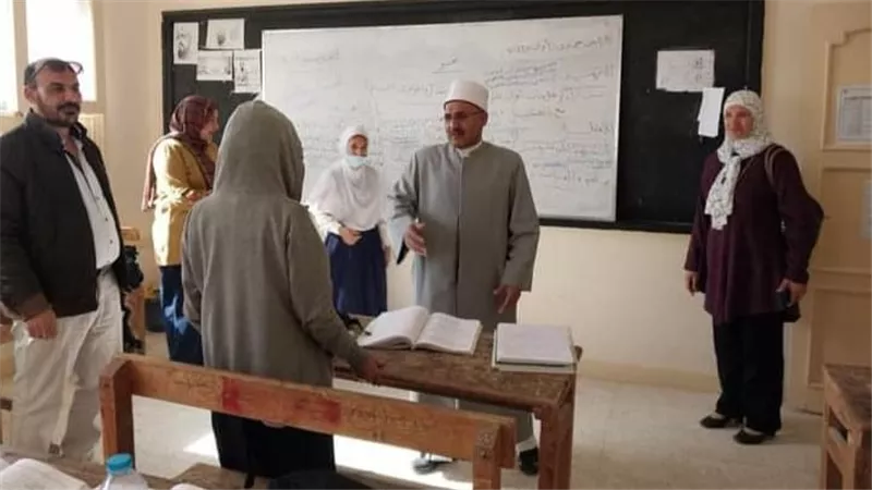 رئيس منطقة السويس الأزهرية يتفقد سير الدراسة بمعاهد المنطقة