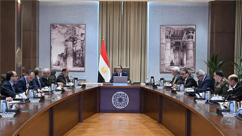 رئيس الوزراء يُتابع إجراءات سد العجز النسبي في أعداد المُعلمين على مستوى الجمهورية 