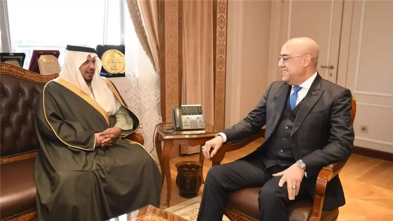 وزير الإسكان يلتقى الأمير خالد بن سعود بن تركى آل سعود لعرض الفرص الاستثمارية 