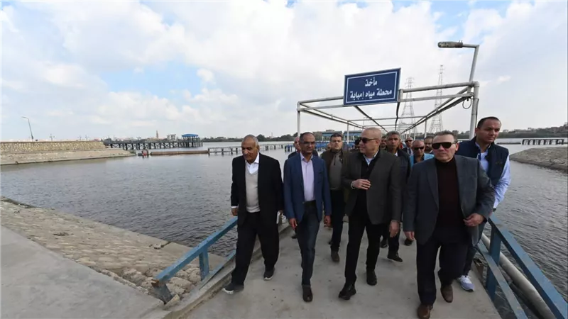 وزير الإسكان يتفقد محطة تنقية مياه الشرب بإمبابة بطاقة 1.3 مليون م3 يومياً والمأخذ المُغذى لها