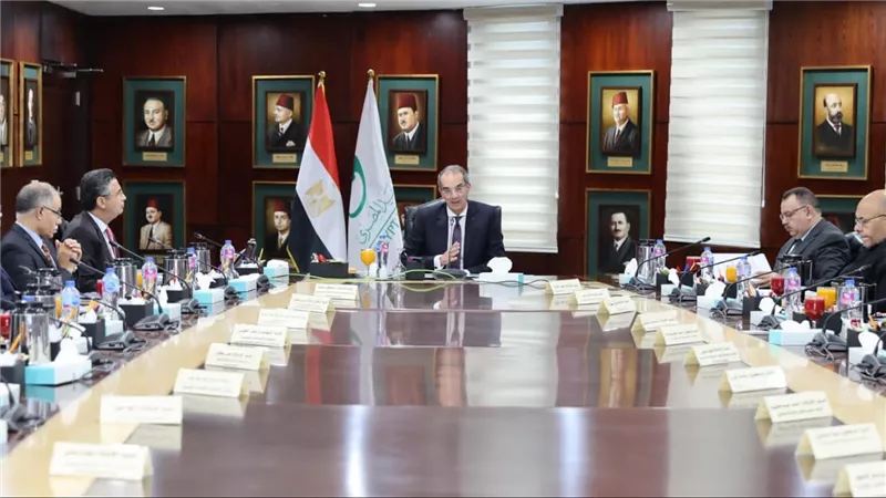 وزير الاتصالات يجتمع بمجلس إدارة الهيئة القومية للبريد