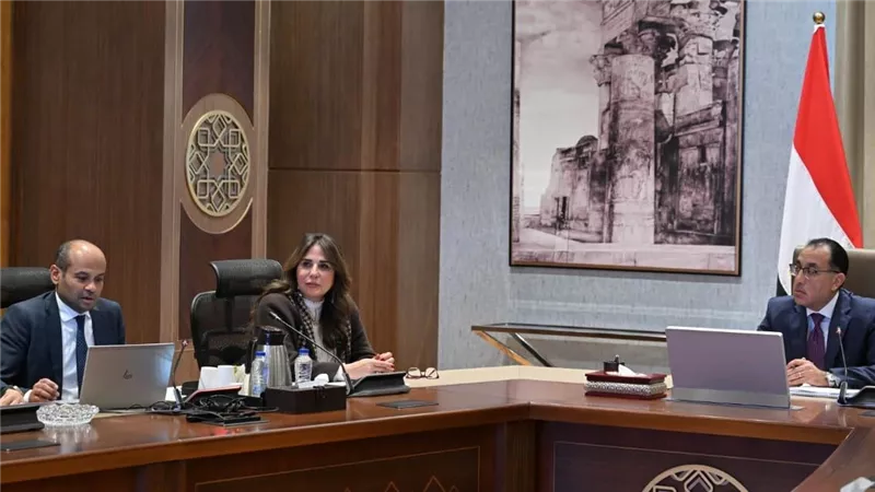 رئيس الوزراء يستعرض إستراتيجية تطوير البورصة المصرية