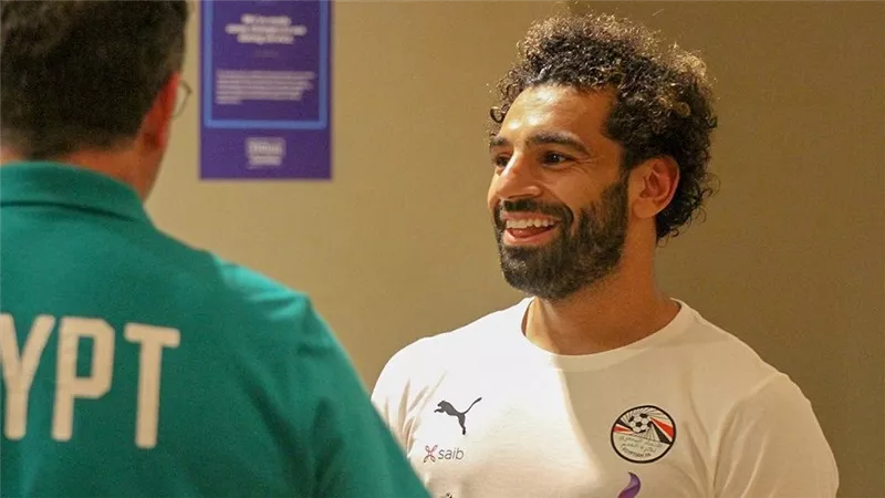استعدادا لأمم أفريقيا.. محمد صلاح يصل إلى معسكر منتخب مصر