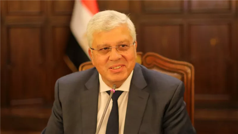 وزير التعليم العالي يهنئ قداسة البابا تواضروس الثاني والأخوة الأقباط بعيد الميلاد المجيد 