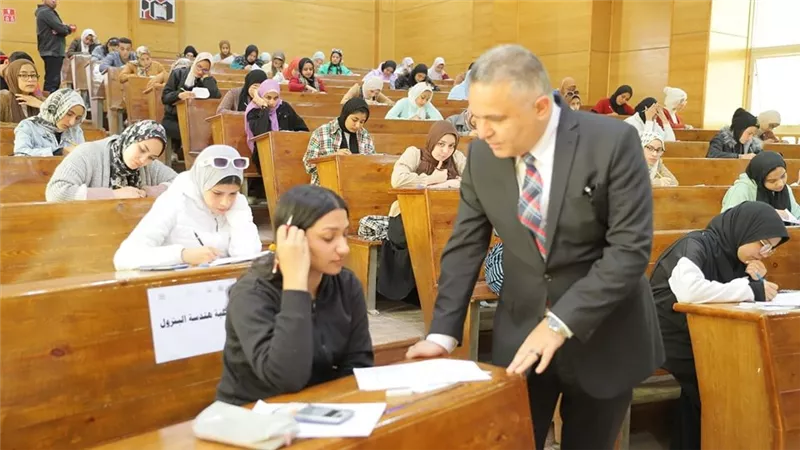 إنطلاق الإمتحانات النظرية للفصل الدراسي الأول بجامعة السويس