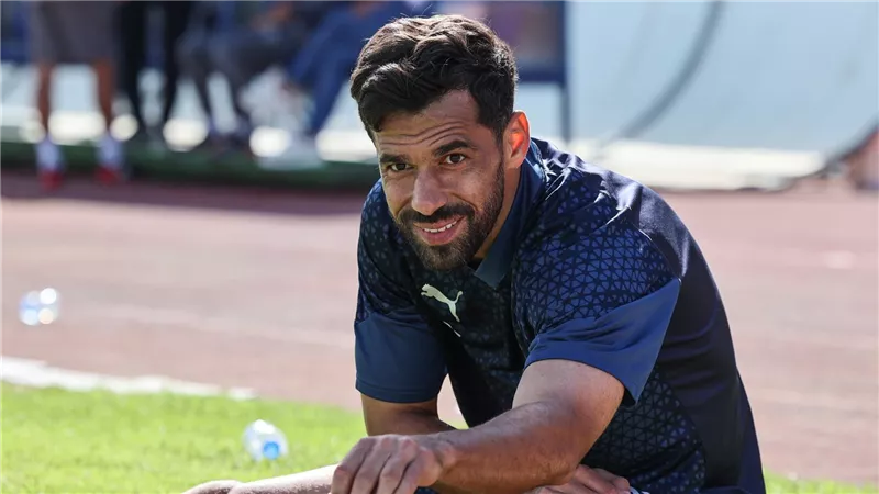 الإعلان بعد حل أزمة القيد.. فرج عامر: عبدالله السعيد وقع لنادي الزمالك