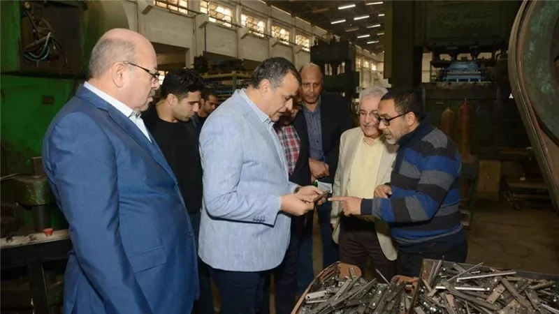وزير الدولة للإنتاج الحربي يتابع انتظام سير العمل في 