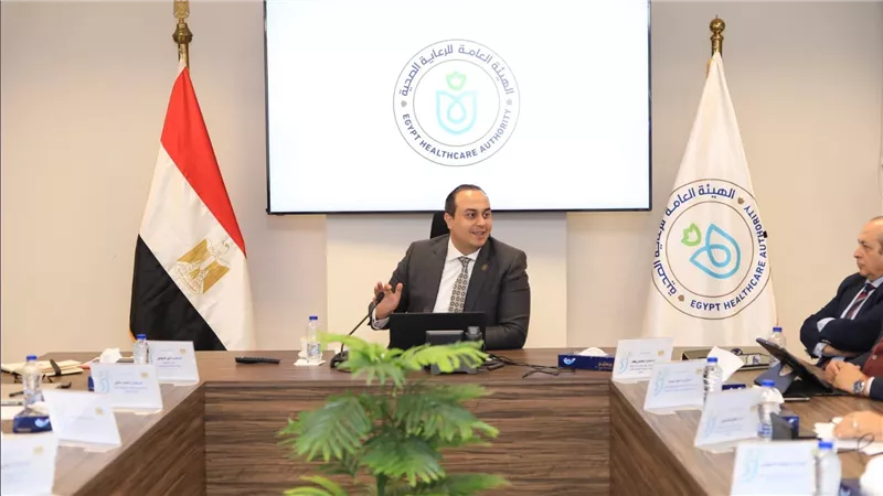 رئيس هيئة الرعاية الصحية يعقد اجتماعًا موسعًا مع قيادات ومدراء الإدارات المركزية والعامة بالهيئة