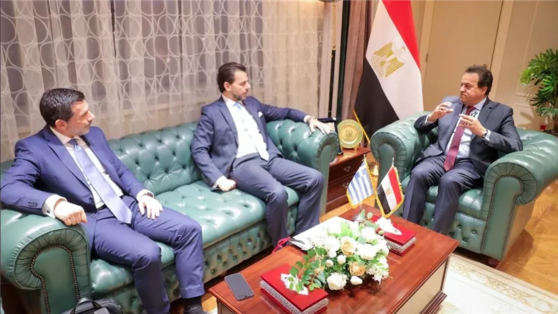 وزير الصحة يبحث مع رئيس مجلس إدارة 