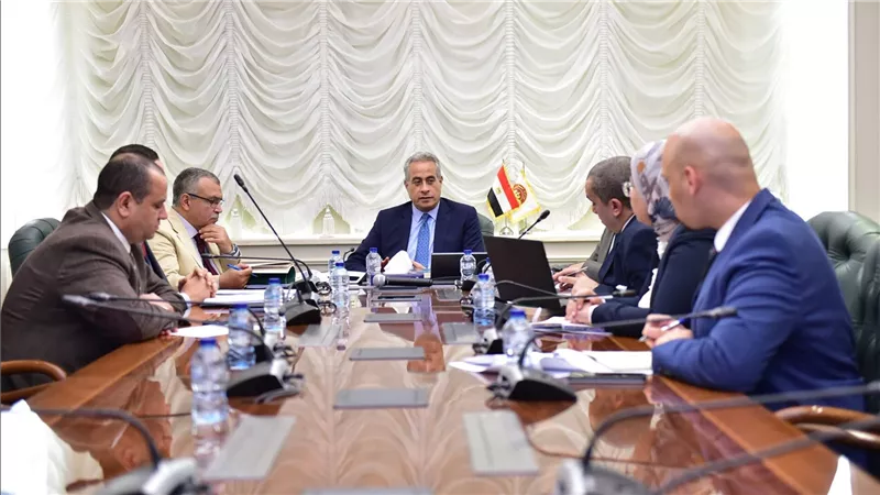 وزير العمل يواصل لقاءاته بشأن مشروع قانون العمل 
