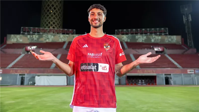 علي بطريقتهم الخاصة.. لاعبو الأهلي يستقبلون الفلسطيني وسام أبو علي 