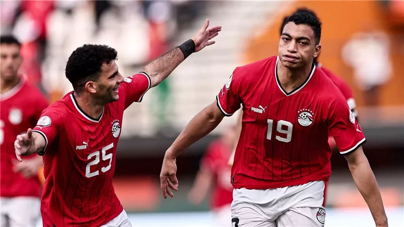 منتخب مصر يتقدم بهدف مصطفى محمد أمام موزمبيق في الشوط الأول