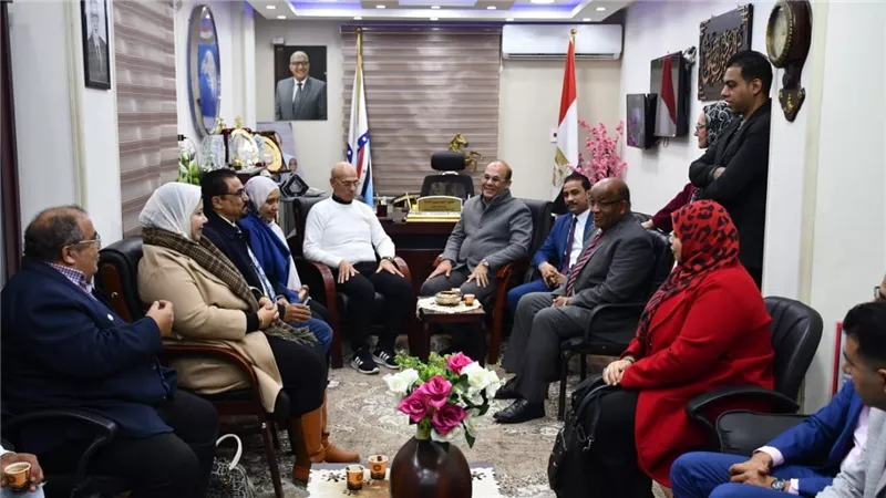 إنضمام قيادات معهدي القناة للهندسة ونظم المعلومات لمستقبل وطن بالسويس
