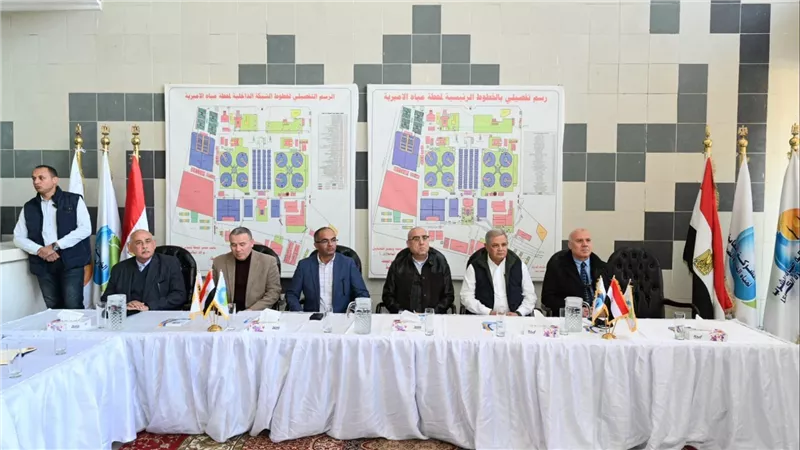 وزير الإسكان يعقد اجتماعا بمحطة مياه الأميرية لمتابعة موقف خدمات مياه الشرب بمحافظة القاهرة