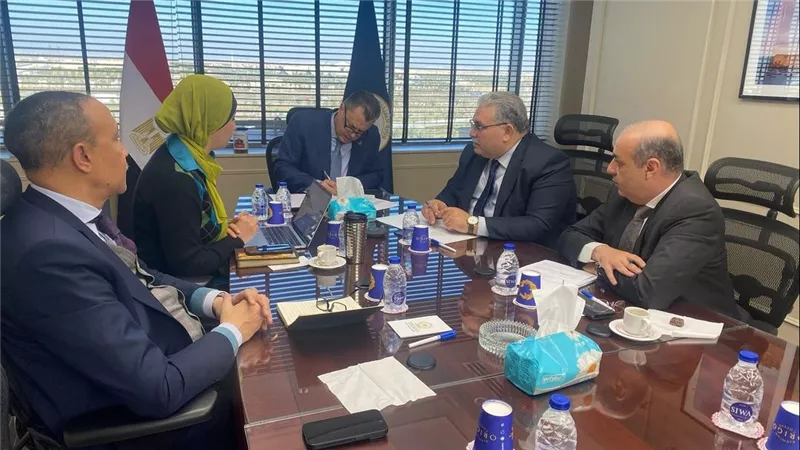 وزير السياحة والآثار يعقد اجتماعاً لمناقشة مواد مسودة اللائحة التنفيذية لقانون إنشاء الغرف السياحية وتنظيم اتحاد لها