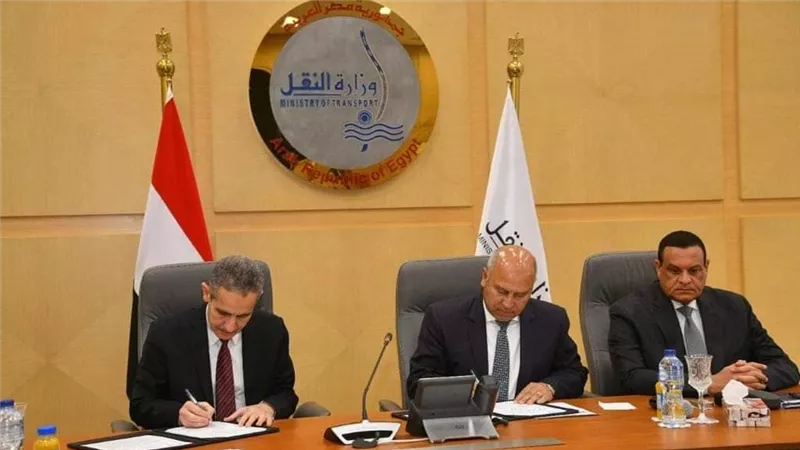 وزير النقل يوقع مع محافظي الغربية والجيزة بروتوكولي تعاون بحضور وزير التنمية المحلية 