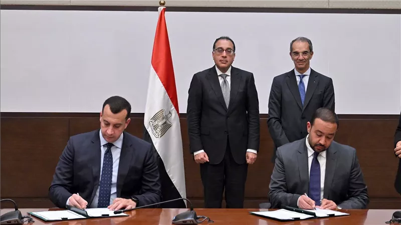 مدبولي يشهد مراسم التوقيع على منح رخصة تشغيل خدمات الجيل الخامس للتليفون المحمول 