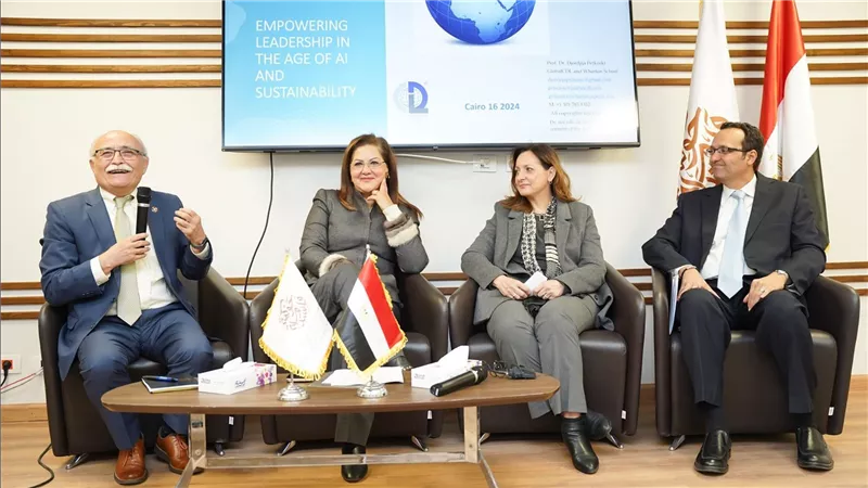 وزيرة التخطيط تفتتح المائدة المستديرة بعنوان 