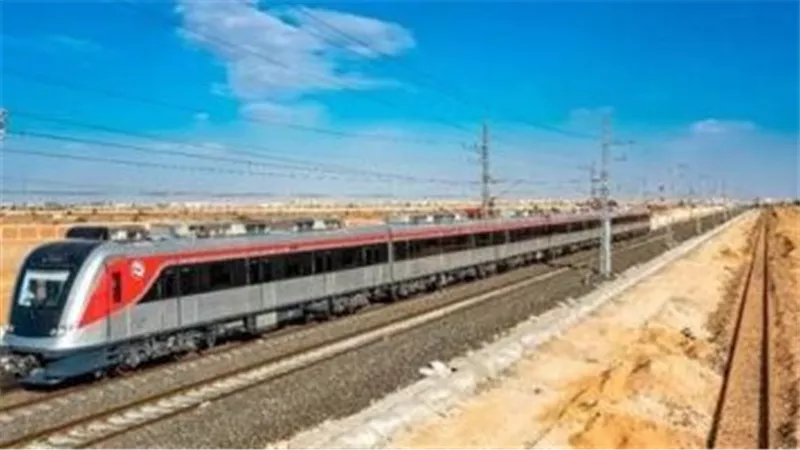بالتصوير الجوي.. شاهد أعمال تنفيذ الخط الأول للقطار الكهربائى السريع 