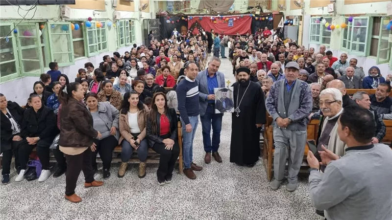  أسرة إجتماع الأنبا إبرام بكنيسة الأنبا انطونيوس بالسويس تحتفل بعيد الميلاد المجيد