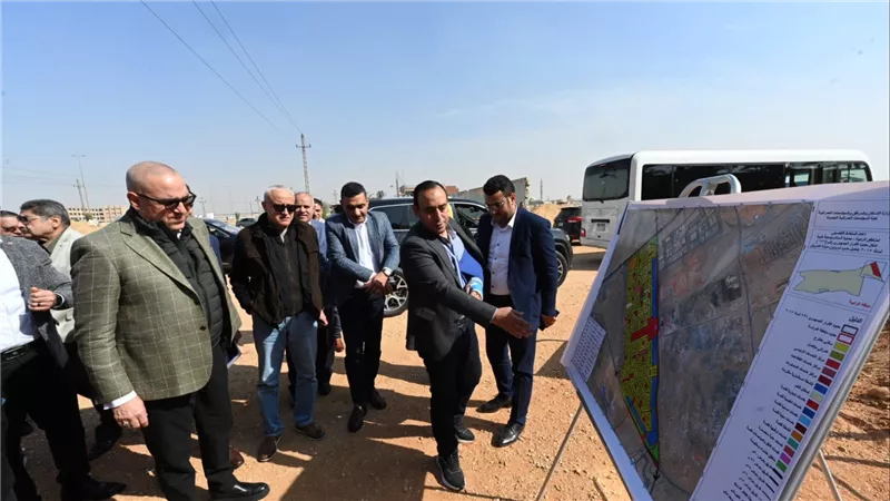 وزير الإسكان يتفقد أعمال الطرق والمرافق بالمناطق المضافة لمدينة الشروق بموجب القرار الجمهوري رقم 636 لسنة 2017