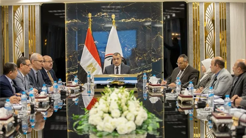 وزير الدولة للإنتاج الحربي يتابع موقف موازنة شركات ووحدات الإنتاج الحربى للعام المالي (2023/2024)