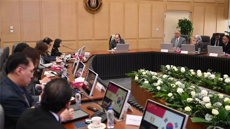 وزير التجارة يستعرض مع وفد الوكالة الكورية تنفيذ نظام رقمي لإدارة المخاطر المتكاملة في رقابة السلع الصناعية 