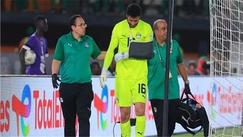 يطير إلى ألمانيا.. الشناوي يغادر من معسكر منتخب مصر بعد الإصابة