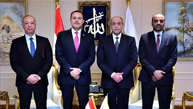 وزير الطيران المدنى يستقبل سفير دولة قطر لتعزيز آليات التعاون المشترك في مجال الطيران المدني
