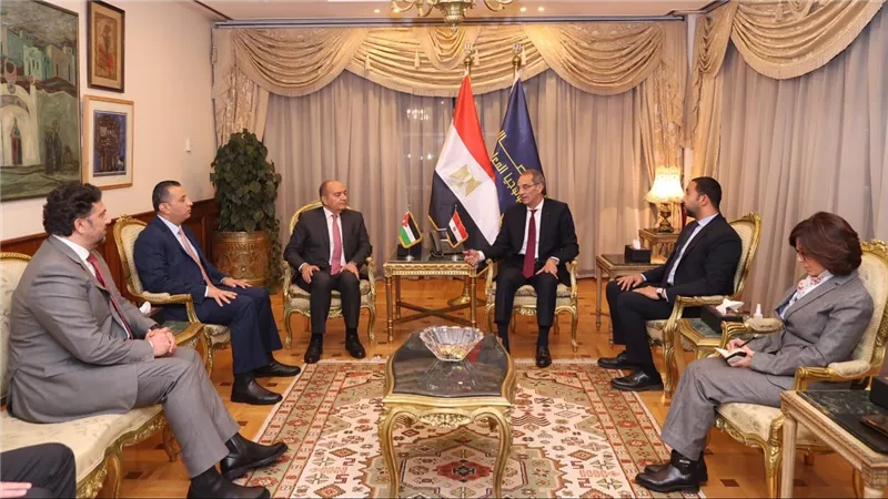 وزير الاتصالات يشهد توقيع اتفاقية تعاون بين المصرية للاتصالات وشركة نايتل الأردنية لإنشاء الكابل البحرى الجديد 