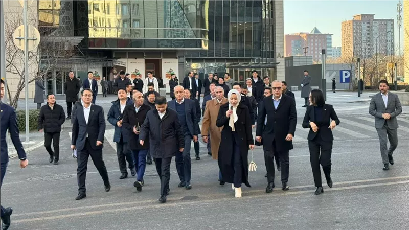 وزير الإسكان يزور عددا من مشروعات مجموعة 
