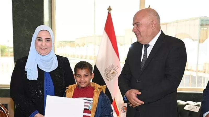  وزيرة التضامن تزور محافظة قنا وتكرم 5 من أبناء مصر لحصولهم على مراكز متقدمة في الذكاء الاصطناعي