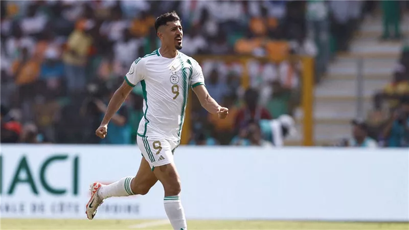 بونجاح المنقذ.. منتخب الجزائر يبقي على آماله بالتعادل 2-2 مع بوركينا فاسو