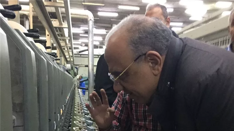 وزير قطاع الأعمال العام في جولة ميدانية بشركة مصر للغزل والنسيج بالمحلة الكبرى 