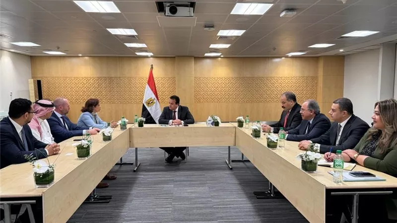 وزير الصحة يبحث مع «جونسون آند جونسون» التحديات والفرص المتاحة لتعزيز التعاون في قطاع الأجهزة الطبية