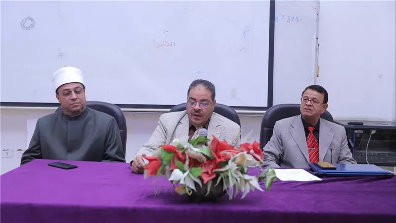 إفتتاح دورة تدريب أئمة أوقاف السويس بكلية الآداب