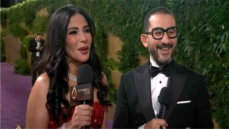 Joy awards.. منى زكي: من غير دعم أحمد حلمي مش هبقى حاجة