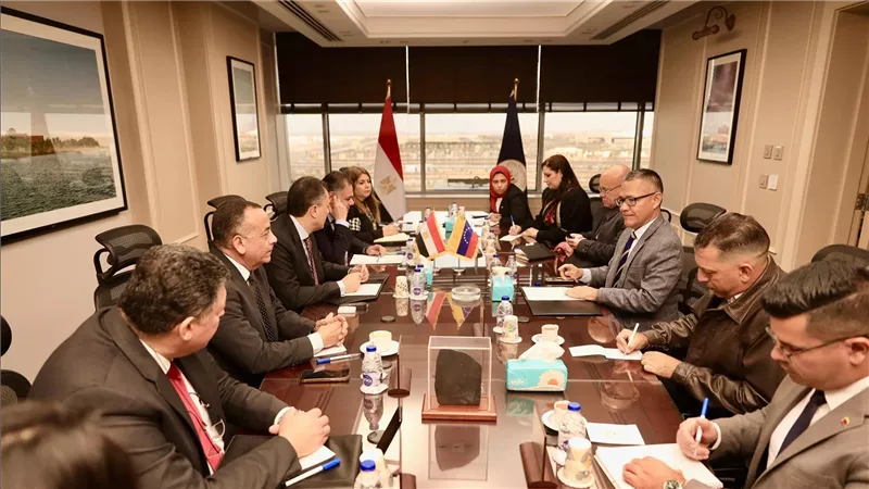 وزير السياحة والآثار يبحث مع وزير السلطة الشعبية للثقافة بفنزويلا سبل تعزيز أوجه التعاون بين البلدين