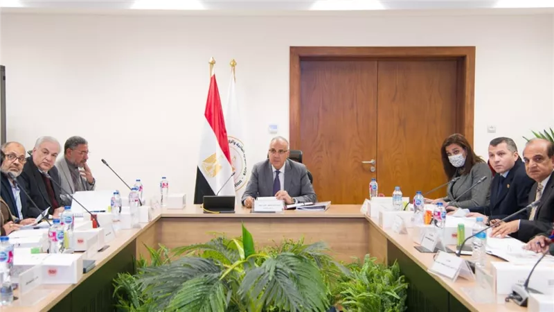 وزير الري يعقد إجتماع اللجنة العليا لتراخيص الشواطئ