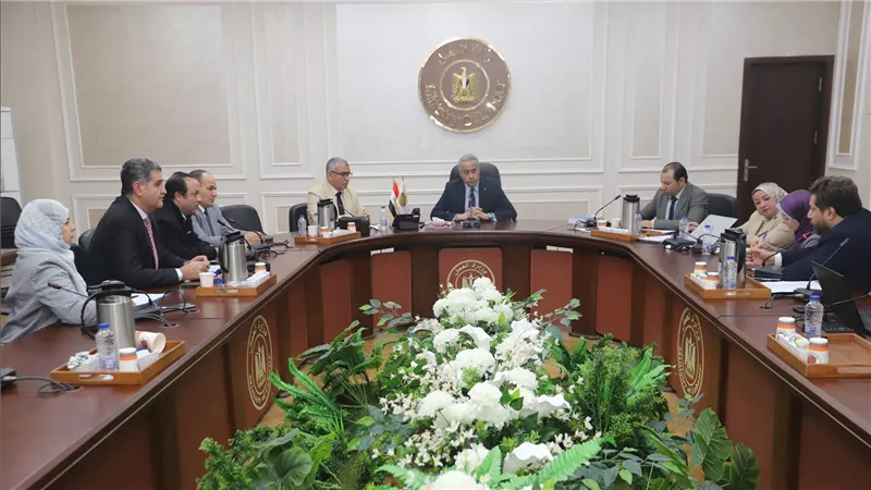 وزير العمل يتابع إجراءات تنفيذ مشروع 