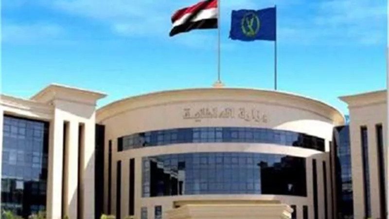 وزارة الداخلية تنجح في القبض على مروجي مواد مخدرة وأسلحة بأسوان ودمياط