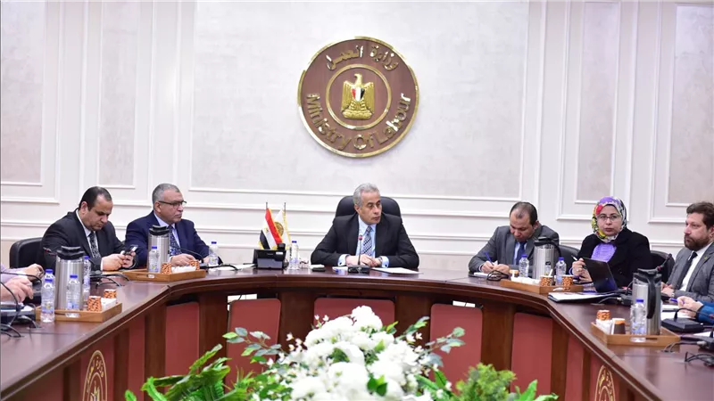 وزير العمل يلتقي مديري مديريات العمل بالمحافظات