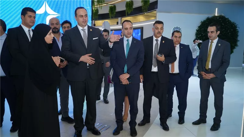 رئيس هيئة الرعاية الصحية يتفقد الجناح المصري بمعرض الصحة العربي في دبي 