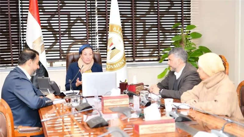 وزيرة البيئة تجتمع بإستشارى لجنة تقييم مشروع دمج التنوع البيولوجي بالسياحة فى مصر