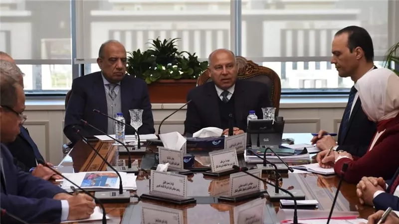 وزيرا النقل وقطاع الأعمال يبحثان التعاون المشترك لتوطين صناعة الاتوبيسات في مصر