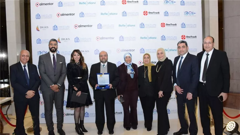 معيط يكرم وحدة التواصل الاجتماعى بوزارة المالية ووحدة الإعلام بمصلحة الضرائب