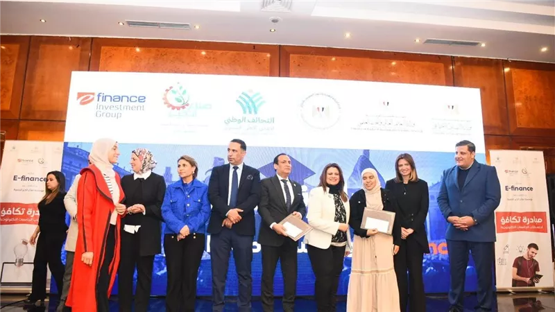 وزيرة الهجرة تشهد إطلاق 